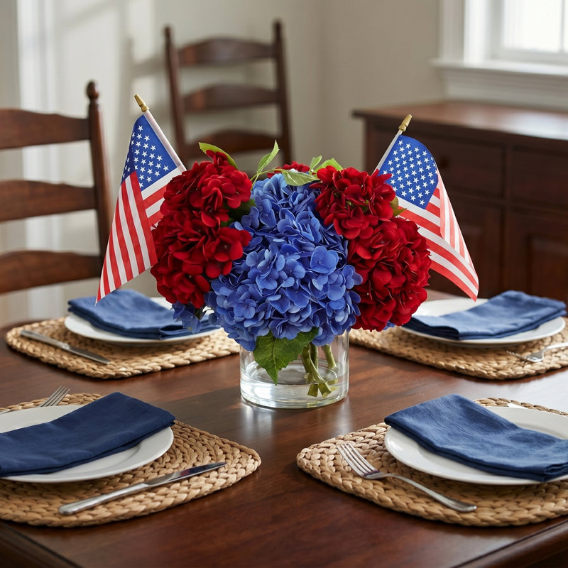Arrangement d'hortensias patriotique avec drapeaux, Rouge / bleu