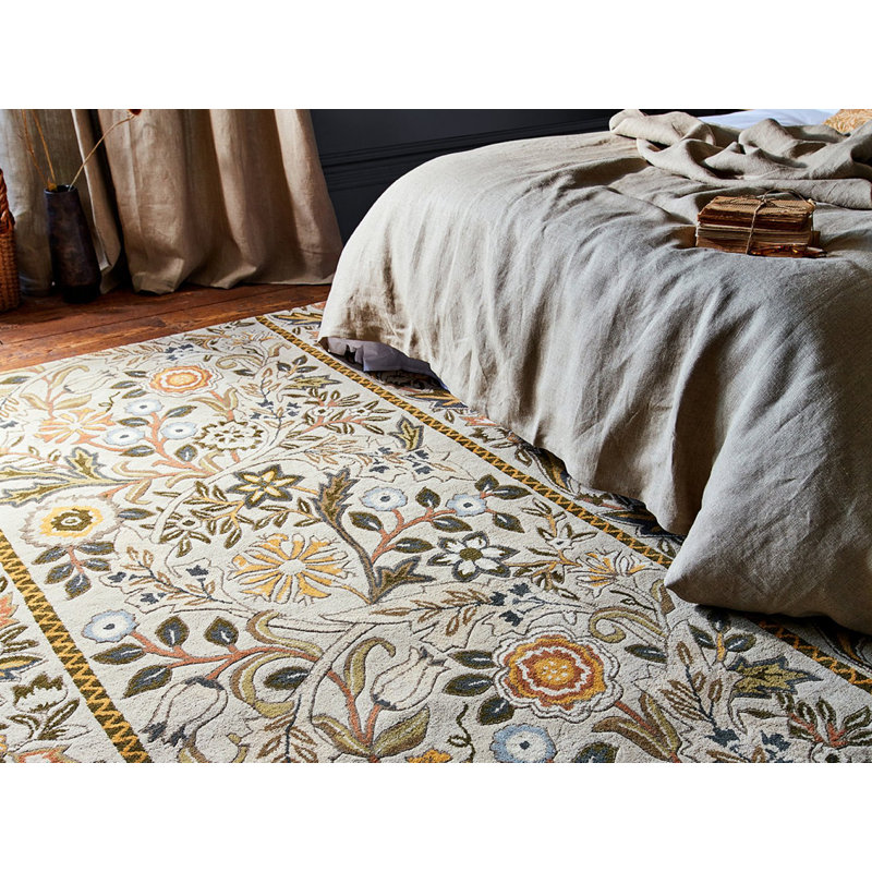 Morris Hand Tufted Wool Floral Area Rug in Beige, Rectangle 5'7" x 7'10"