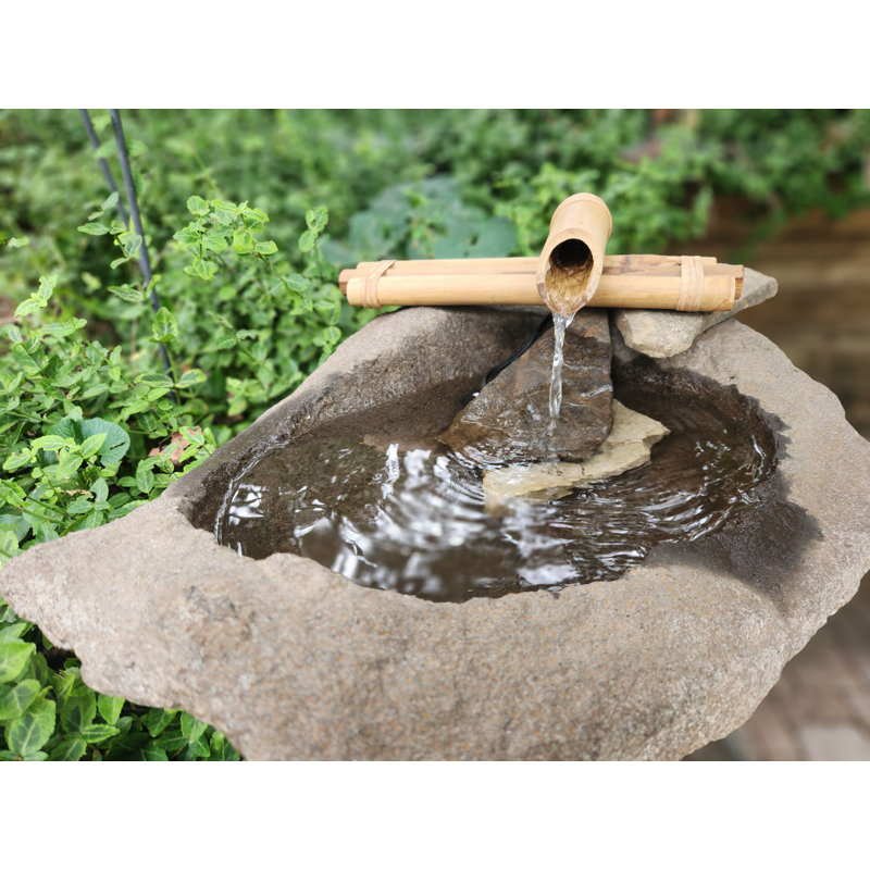 Grande fontaine à bec en bambou