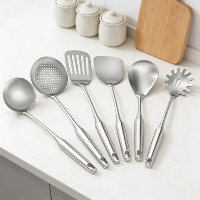 Ensemble d'ustensiles de cuisine professionnel en acier inoxydable 6 pièces avec poignées ergonomiques résistantes à la chaleur - Comprend une spatule fendue, une écumoire, une louche, une spatule solide, une cuillère de service et une cuillère à pâtes pour cuisiner et servir