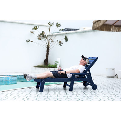 Chaise de patio Aderyn avec 5 positions, roulettes, porte-gobelet gris
