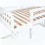 Lit superposé simple au-dessus d'un lit simple avec rampe d'escalade et conception de maisonnette