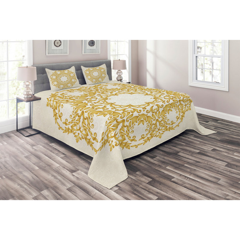 Motifs Traditional Polyester Coverlet