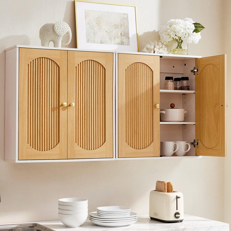 Armoire de salle de bain murale avec panneau de porte cannelé et tablette réglable, chêne blanc et naturel, 1 pièce