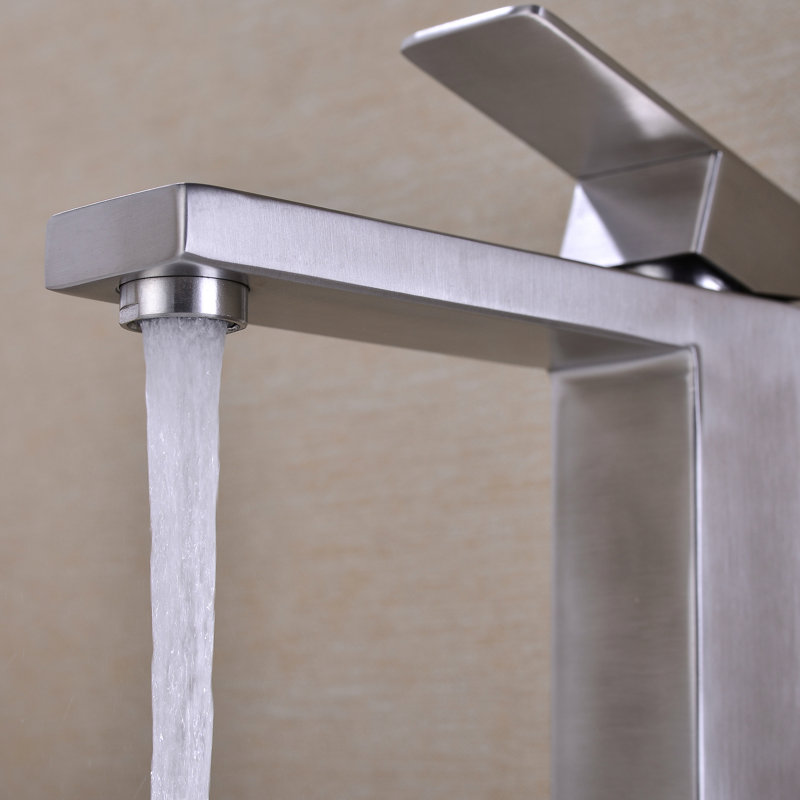 Robinet de lavabo de salle de bain - Poignée simple avec bonde escamotable avec contrôle de la température au fini nickel brossé, conception rouille