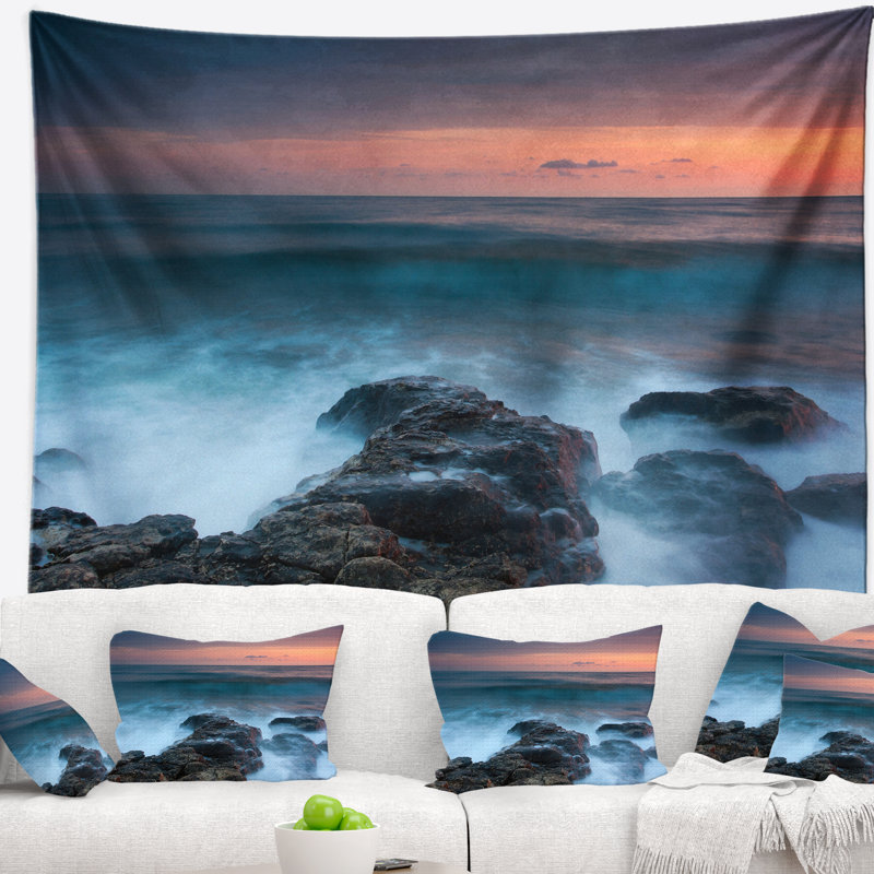 Tapisserie Seashore, plage rocheuse et vagues blanches, H 68 po x l 80 po