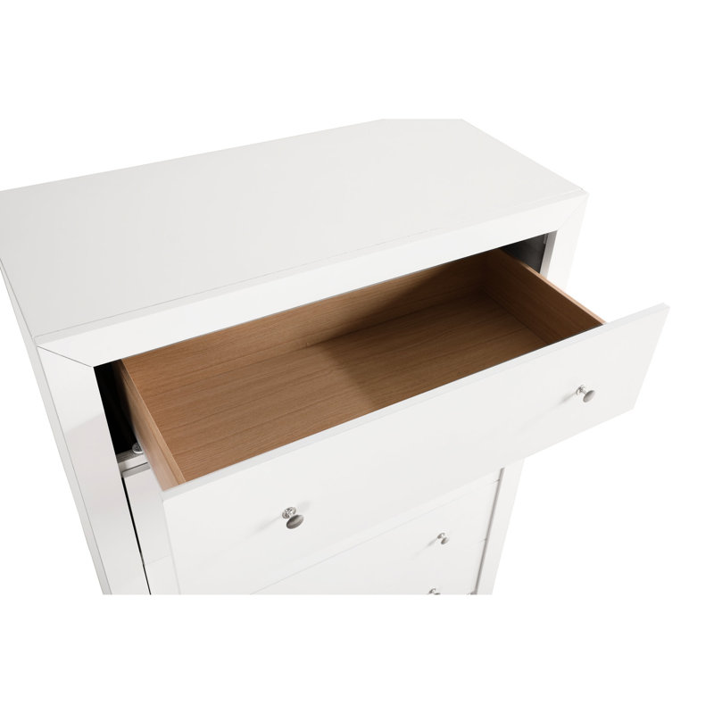 Commode blanche avec tiroirs spacieux