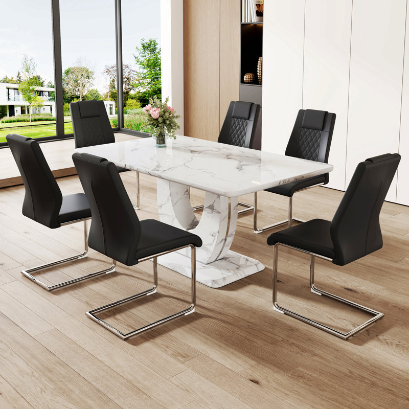 Ensemble de table et de chaises. Ensemble de salle à manger en MDF à motif de marbre - 63 po x 37 po avec 6 chaises en polyuréthane. Autocollant à motif de marbre texturé blanc, panneau de fibres à densité moyenne et pieds de chaise en métal argenté.