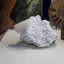 Apophyllite et cascade de stilbites sur calcédoine