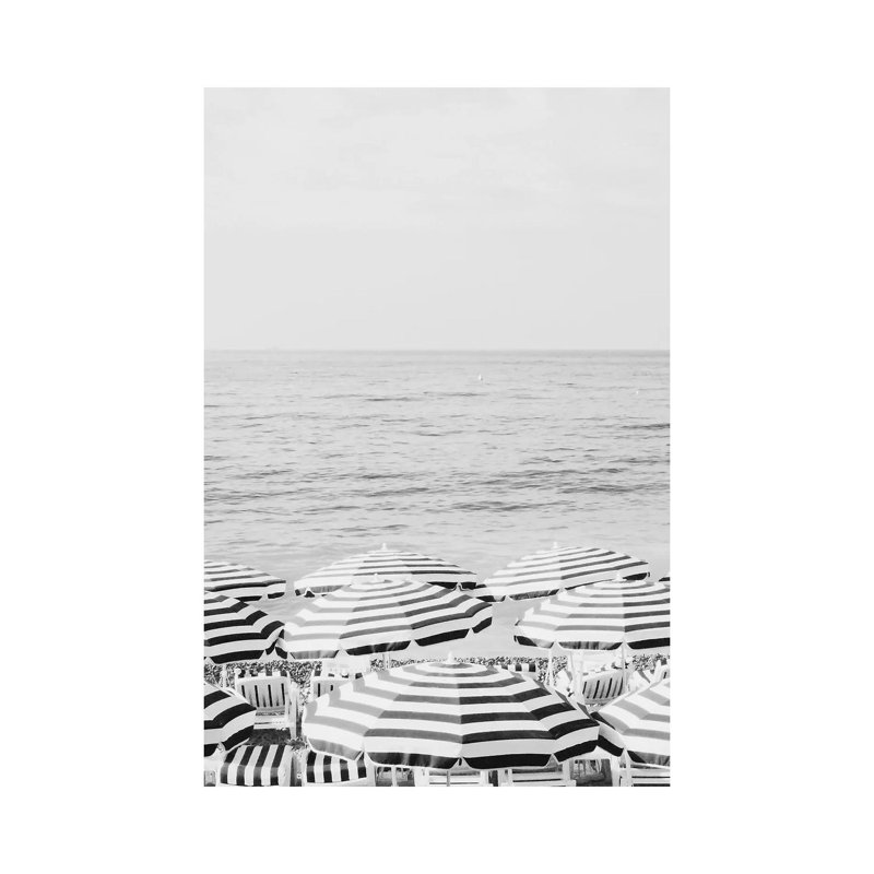 Riviera Umbrellas noir et blanc par Ruby and B - reproduction de photo, H 26 po x l 18 po x 1,5 po, Toile tendue