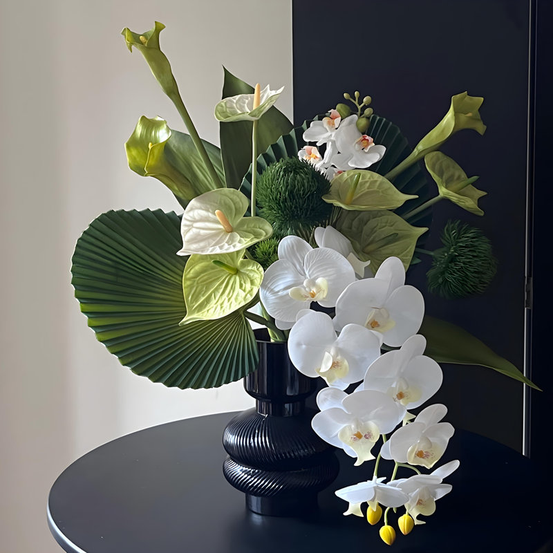 Ornements de fleurs simulées