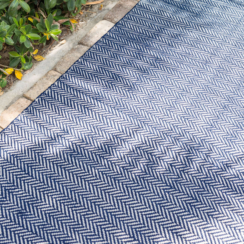 Herringbone Indigo/White Handwoven Indoor/Outdoor Rug, Rectangle 5' x 8'