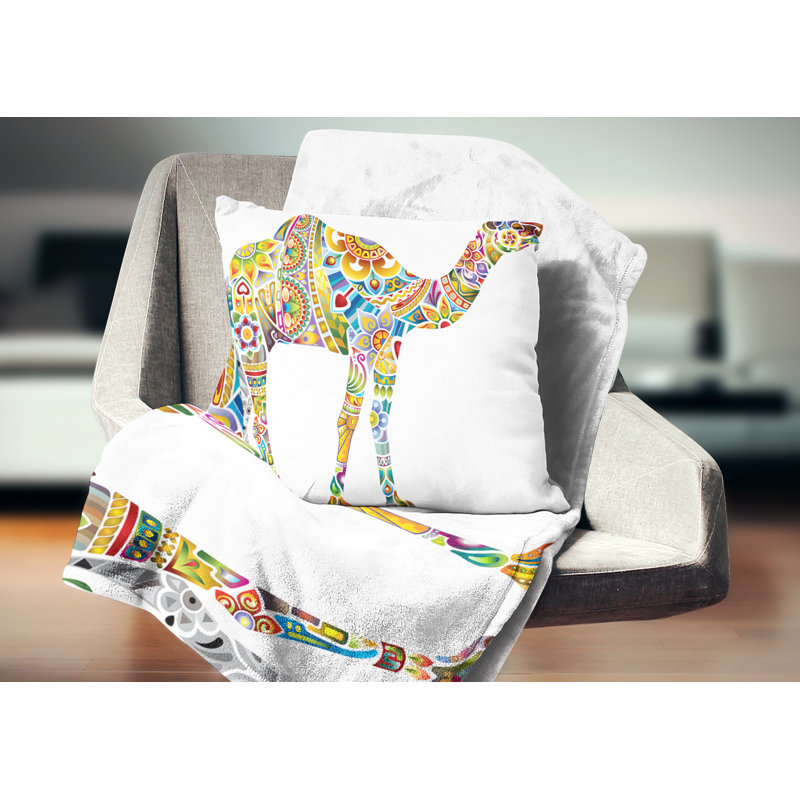 Chameau floral joyeux - coussin imprimé animal, 16 po x 1 po, Coussin décoratif