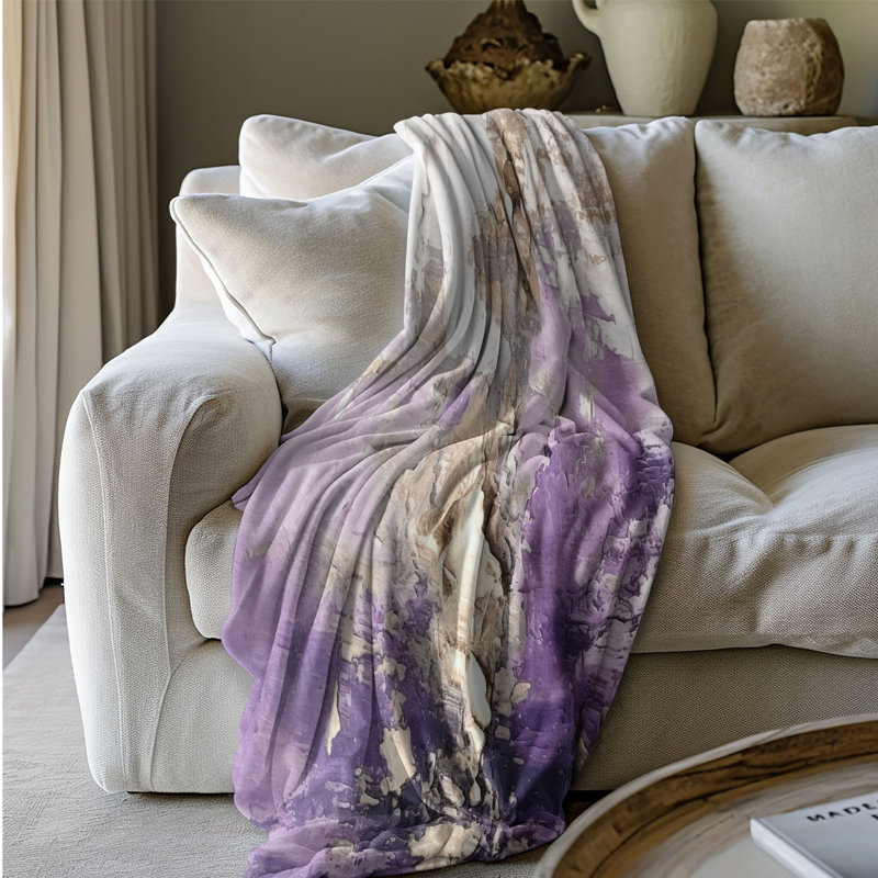 Throw Blanket, Grand lit