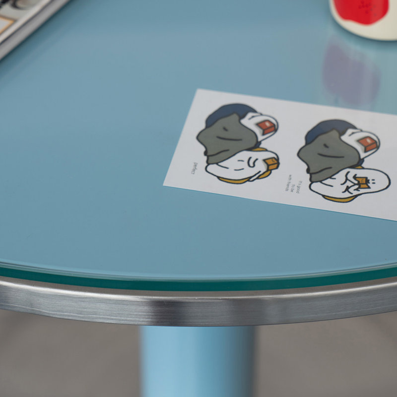 Table ronde fraîche et colorée de petite taille, H 29,52 po x L 39,37 po x l 39,37 po