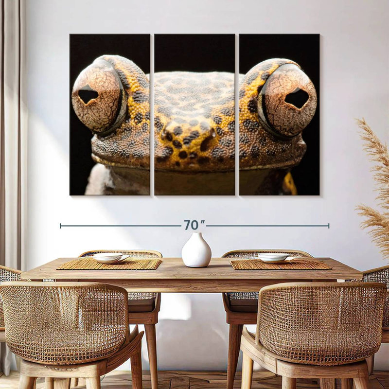 Brampt Tree Frog Eyes, 42" H x 65" W