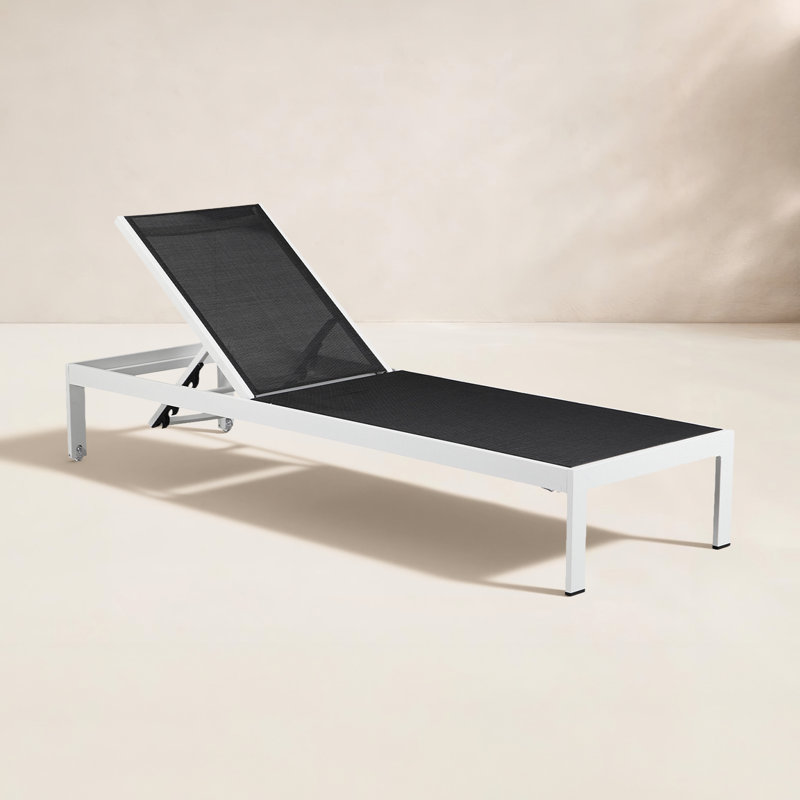 Ensemble de chaises longues inclinables d'extérieur 76 "avec table d'appoint Aynura 2 pièces - Structure en aluminium, filet à séchage rapide et roues cachées - Blanc / noir
