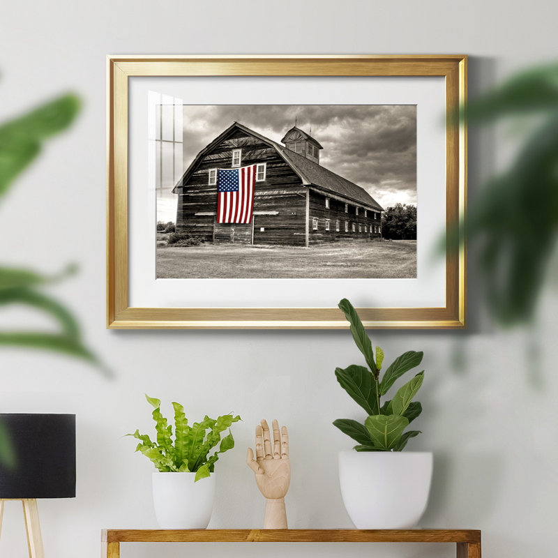Modern Barn III - impression encadrée, H 22,5 po x l 30,5 po x P 1,5 po, Cadre doré