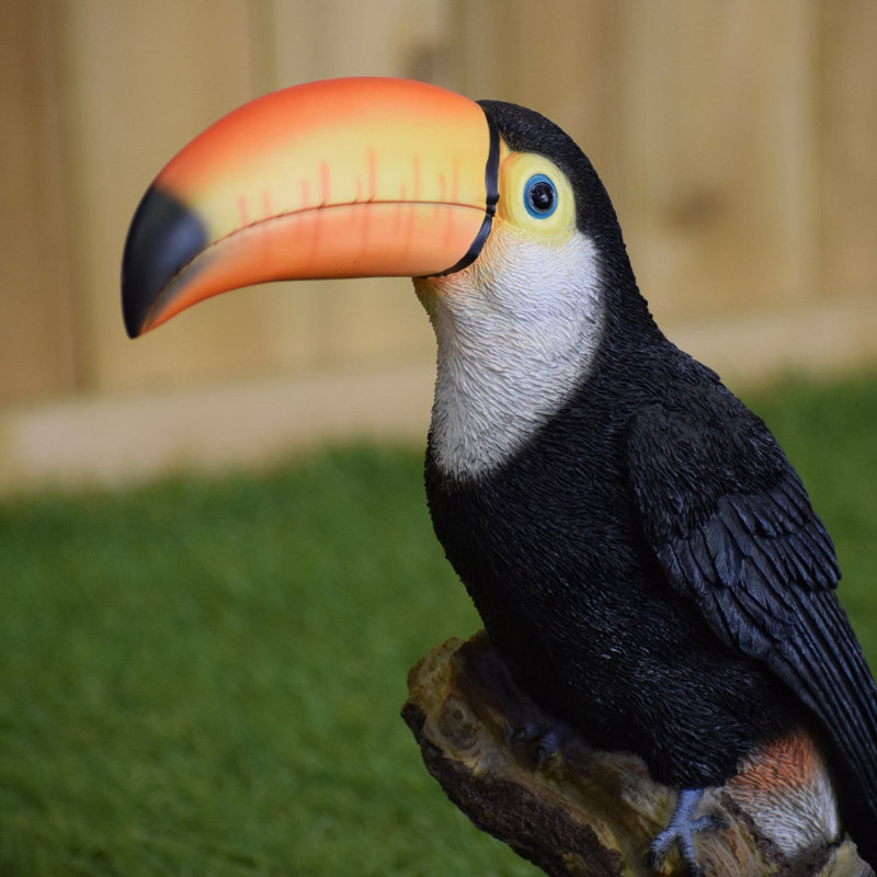 Figurine toucan on souches