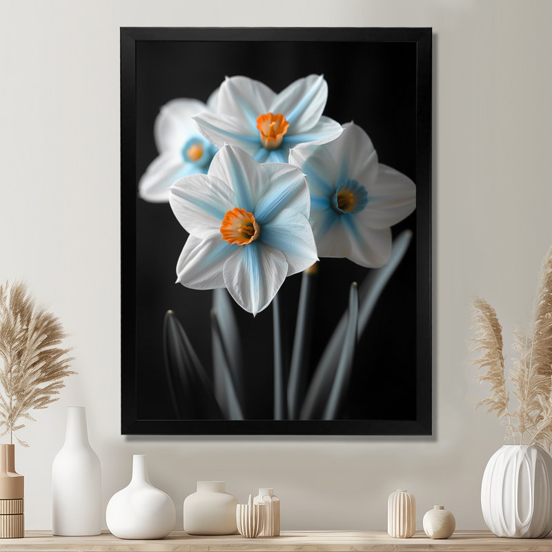 Monochromes Whimsy Wonderland Daffodils II - Jonquilles, art mural, H 34 po x l 44 po, Cadre simple noir