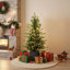 Sapin de Noël artificiel réaliste en épinette verte de 1,5 m, préilluminé avec 200 lumières DEL blanc chaud et un pot décoratif gris.