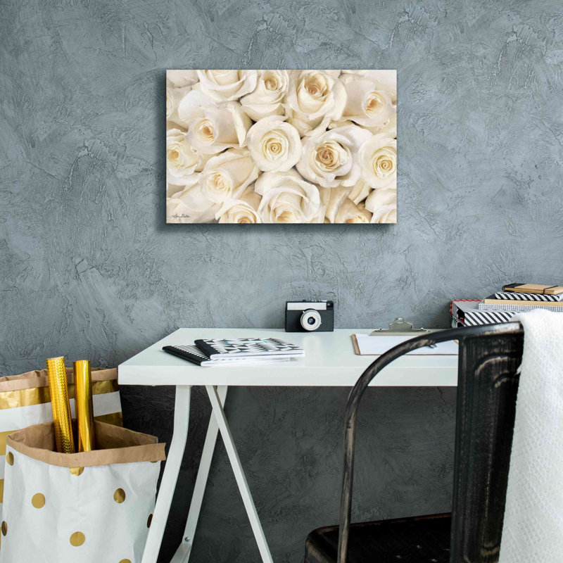 «Top View - White Roses» par Lori Deiter, art mural sur toile, H 12 po x l 18 po x P 0,75 po