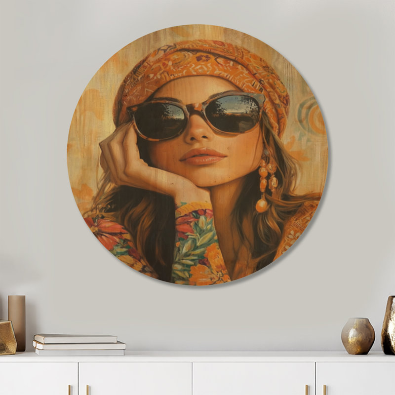 Portrait d'une femme bohème ensoleillée - Décoration murale ronde en bois, Rond 23 po, Rond