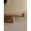 Tabouret en sisal pour lit de chat en bois massif dans le salon-131260397