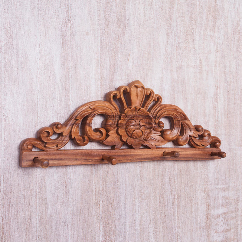 Porte-manteaux en bois de fleurs