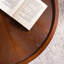 Table basse ronde avec rangement caché