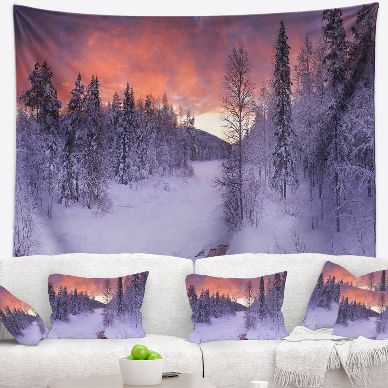Paysage de Laponie finlandaise en tapisserie hivernale, H 32 po x l 39 po