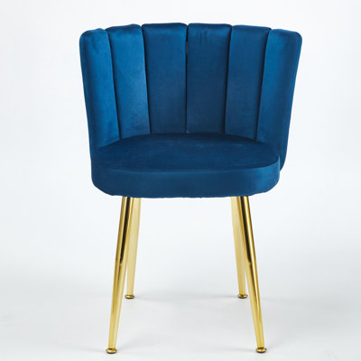 2 chaises bleues modernes avec pieds tubulaires en fer doré et revêtement en velours confortable. Support de dossier confortable pour la salle à manger, le salon et le café. Conception ergonomique, respirante et spacieuse. Assemblage simple.