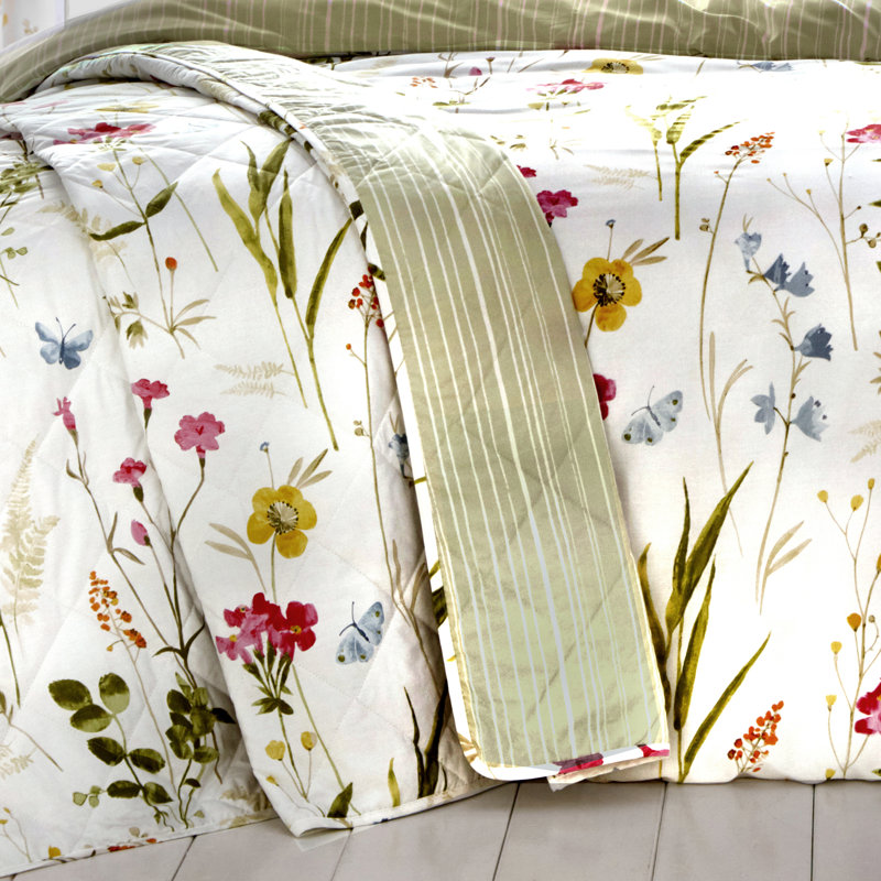 Spring Glade Polyester Floral Bedspread, White/Green/Red