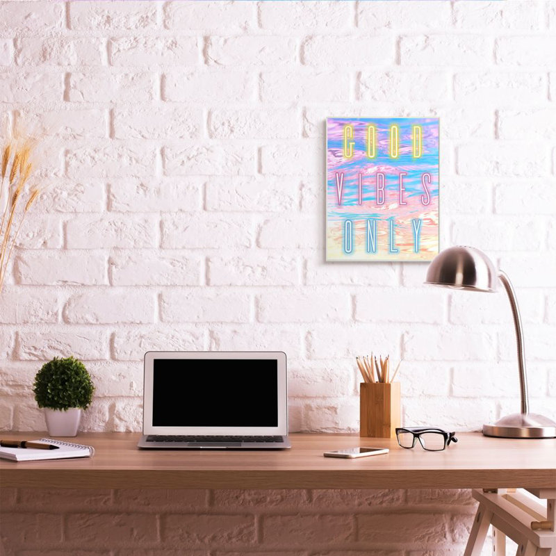 «Neon Good Vibes Only Expression Over Colorful Clouds» par Arrolynn Weiderhold - impression d'art graphique, Plaque murale