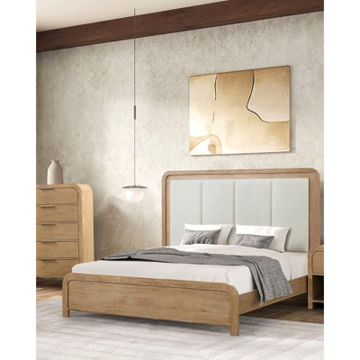 Structure de lit très grand de style transitionnel avec tête de lit matelassée et finition naturelle, fabriquée en bois d'ingénierie en placage de bois d'hévéa massif pour la chambre à coucher