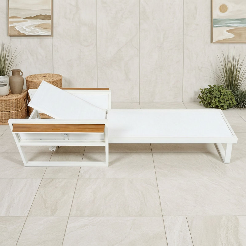 Chaise longue d'extérieur ajustable avec accoudoirs dépliables, White