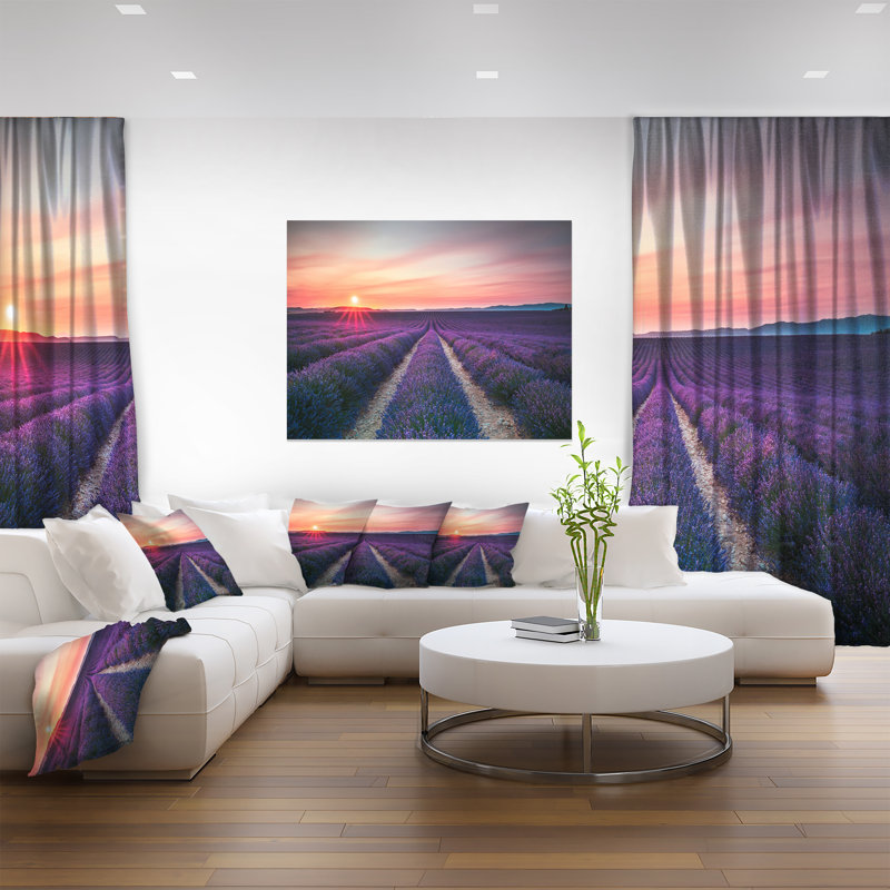 «Endless Rows of Lavender Flowers Modern Landscape», reproduction de photo sur toile tendue, H 28 po x l 60 po x P 1,5 po