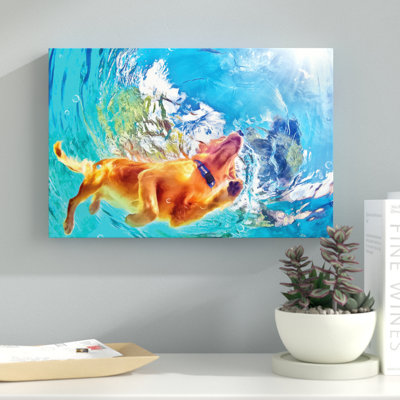 " Painted Underwater Dog "
