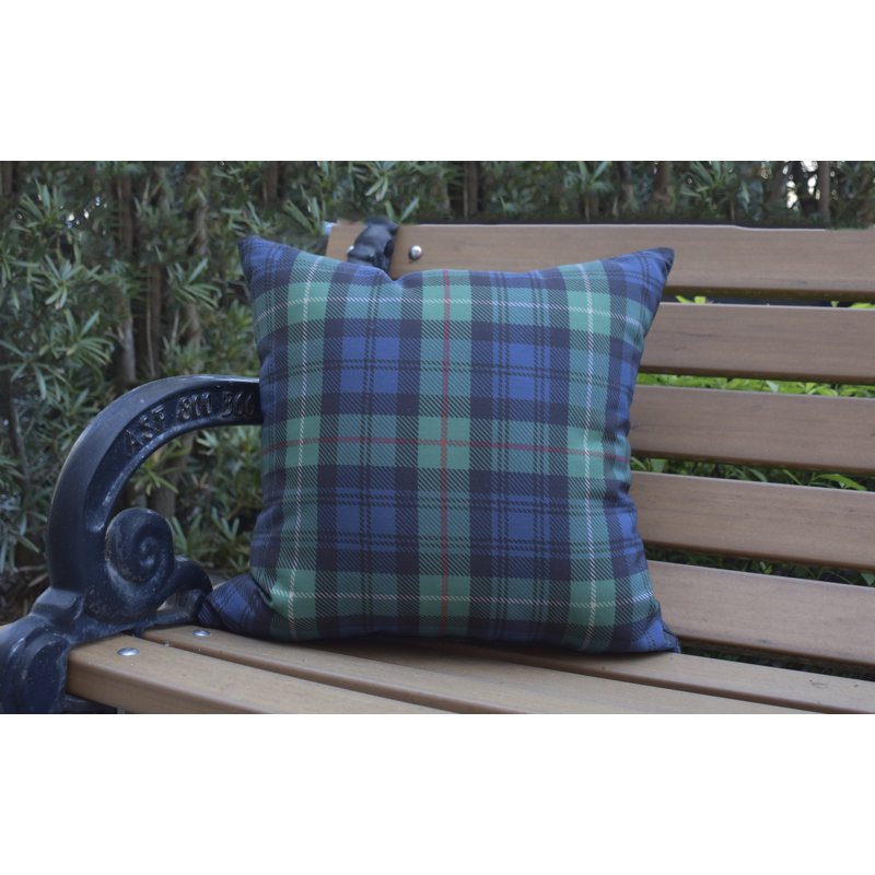 Housse de coussin d'extérieur carré à motif écossais Winter Resort, Bleu marine, 16 po x 16 po