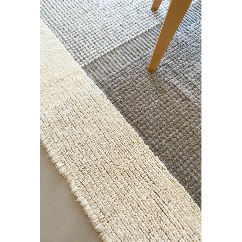 Pink Nose Sheep Wool Area Rug in Smoky Blue/Silver Gray/Sheep White