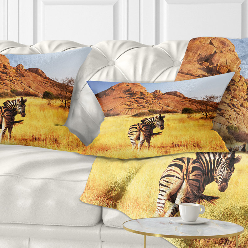 Lonely Zebra in African Prairie - Coussin décoratif imprimé animal