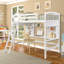 Lit mezzanine simple avec bureau, tablettes et échelle de rangement, structure en bois massif, finition blanche, lit peu encombrant