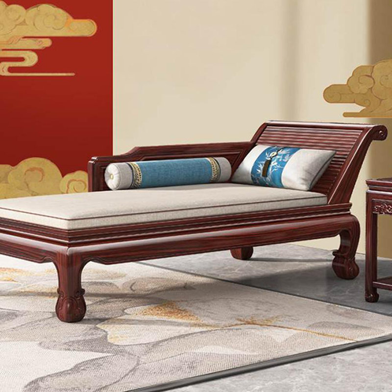 Chaise sculptée en bois de rose, Face à la droite