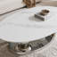 Table basse 51,20 pouces ovale en faux marbre pour le salon, design moderne, motif en marbre blanc, base en acier inoxydable argenté.