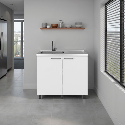 Armoire utilitaire autoportante Alatna avec comptoir en acier inoxydable, 2 portes et robinet inclus, blanc