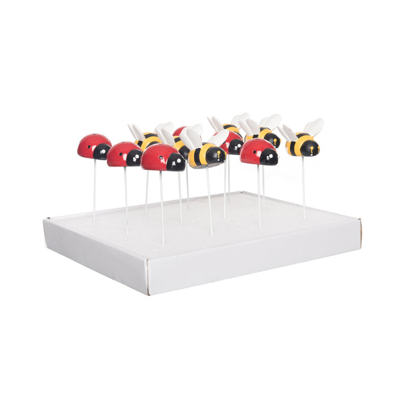 Cueillette printanière de coccinelles et de bourdons