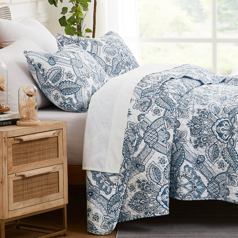 Enchantment Blue Floral Microfiber Full Quilt Set
