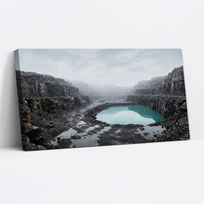«Rocky Quarry Walls entourant le lac turquoise», art mural