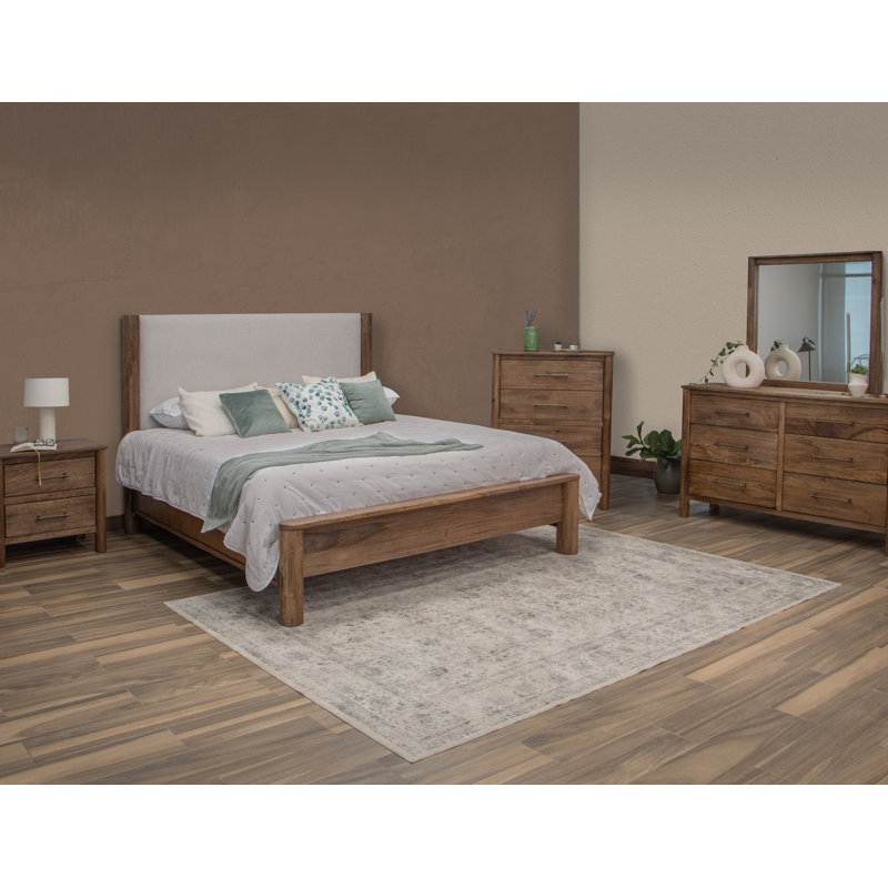 Olimpia Upholstered Platform Bed