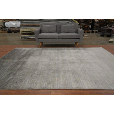 Tapis fabriqué à la main de style Gabbeh 8 x 10 avec des motifs tribaux uniques
